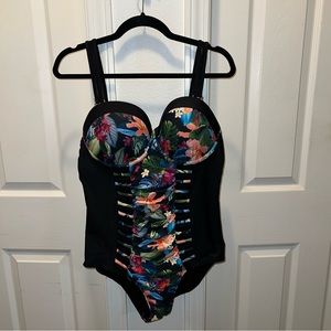 SWIMSUITS FOR ALL PADDED FLORAL CRISSCROSS ACCENT SWIMSUIT (CC3)
